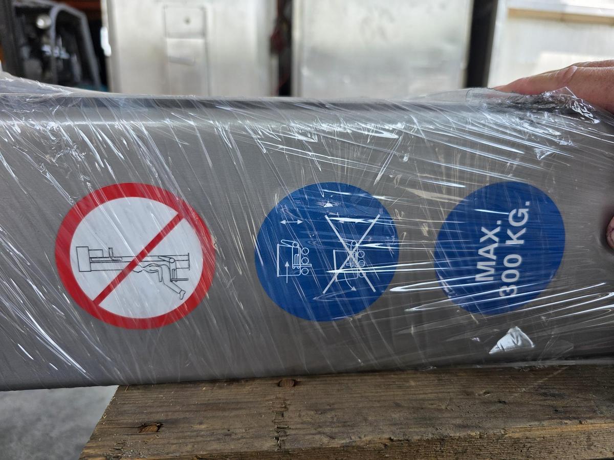 Used Column lifting device