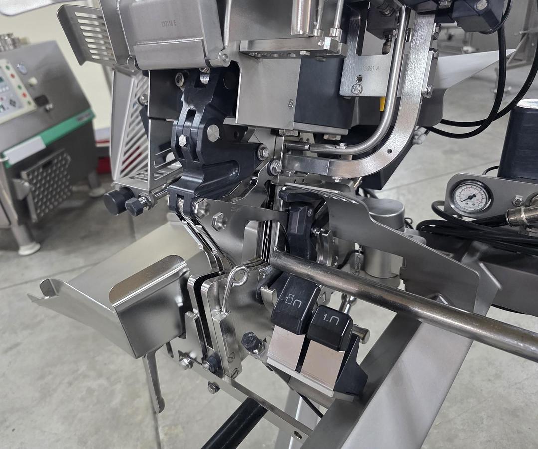 Used Polyclip PDC 600 A