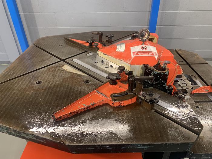 Used AMADA CSW220 station hydraulic 4mm Corner notching machine