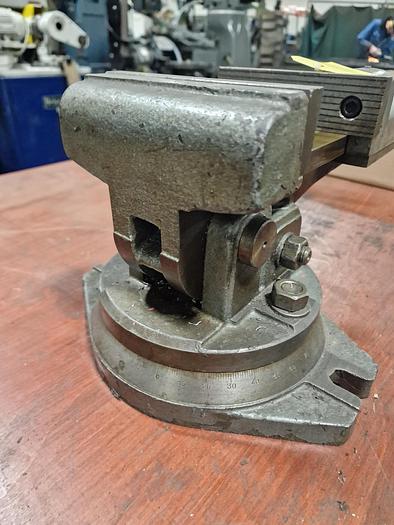 Used UNIVERSAL  6" MACHINE VICE
