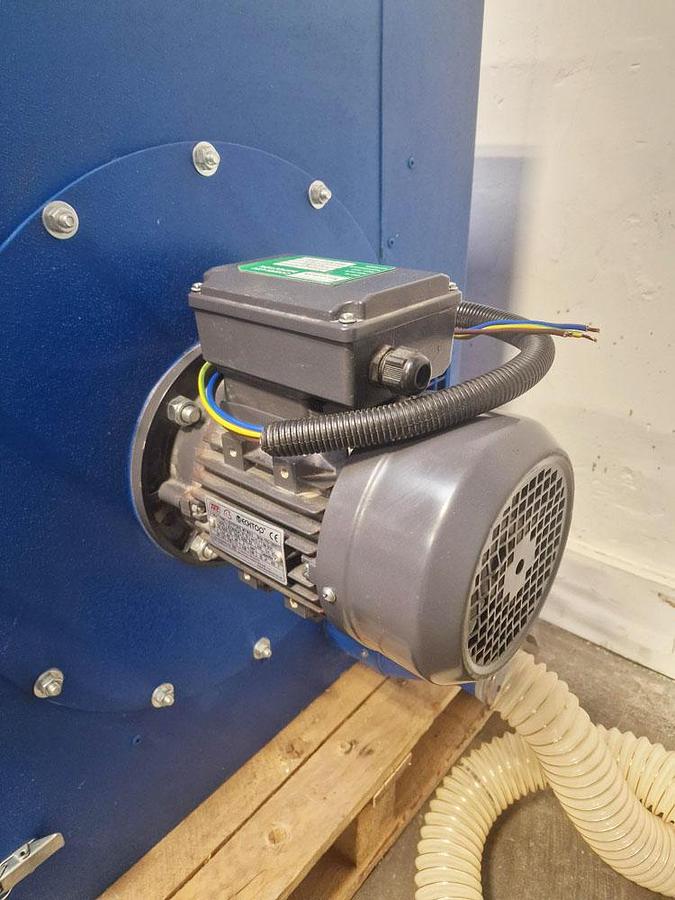 Used 2018 DUSTRACTION DUST EXTRACTOR Model 2M