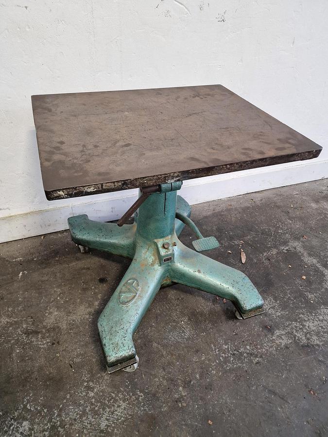 Used CVA HYDRAULIC LIFT TABLE