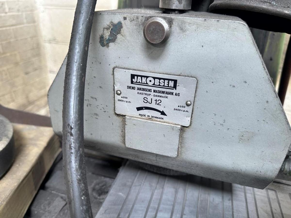 Used JAKOBSEN SJ12 HYDRAULIC SURFACE GRINDER