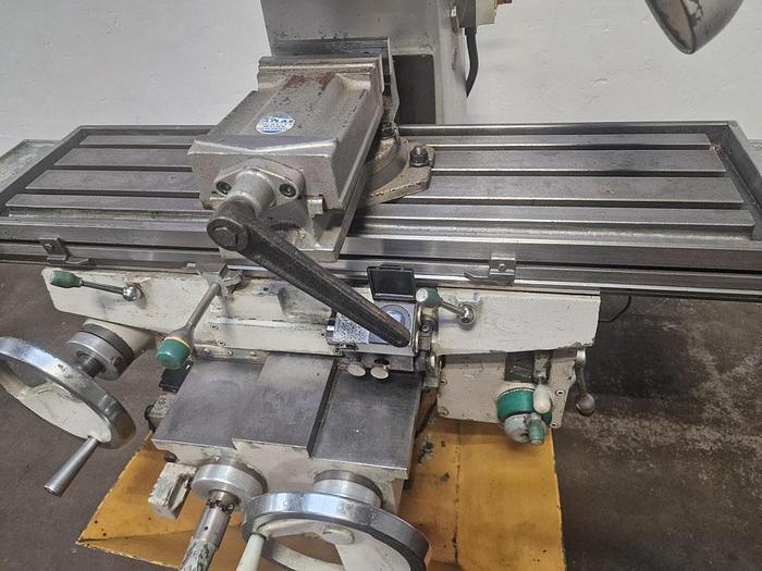 Used CINCINNATI TOOLMASTER TURRET MILL