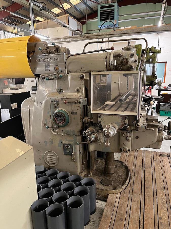 Used CINCINNATI 3P UNIVERSAL MILLING MACHINE