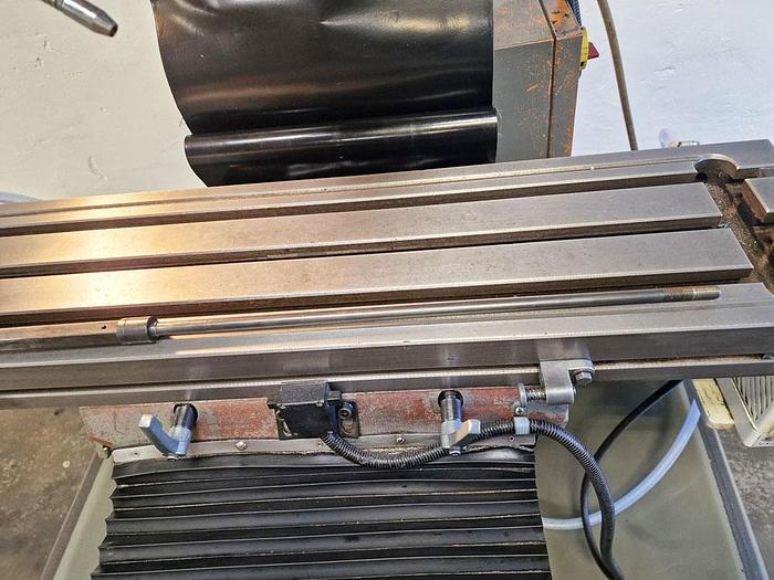 Used 2002 XYZ 1500 TURRET MILL