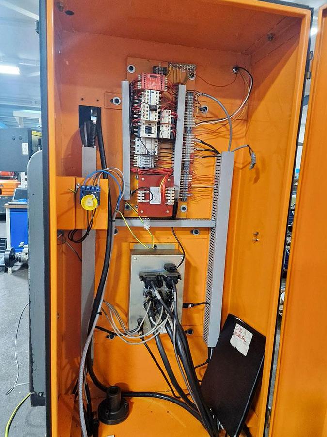 Used XYZ SM3500 CNC VERTICAL MILL