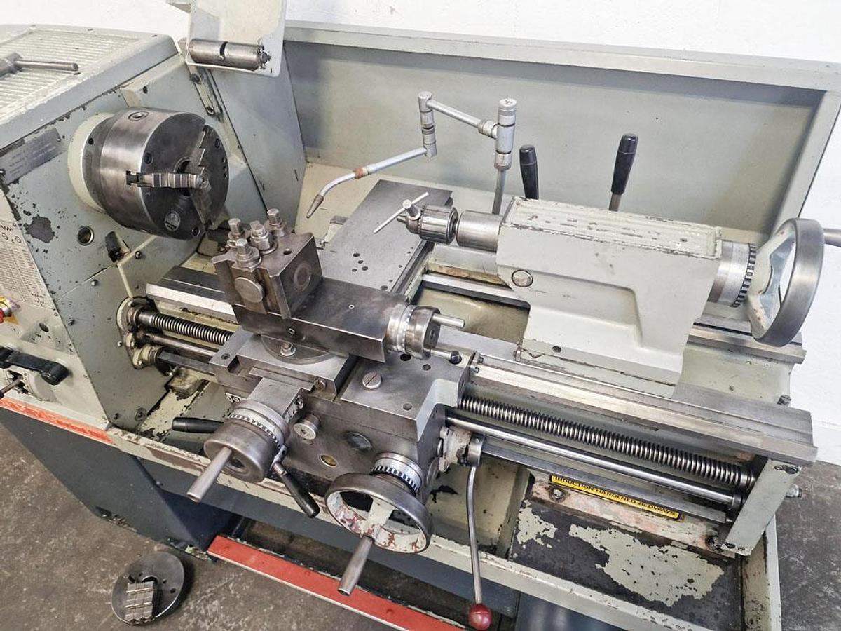 Used COLCHESTER STUDENT 1800 13" x 25" STRAIGHT BED CENTRE LATHE