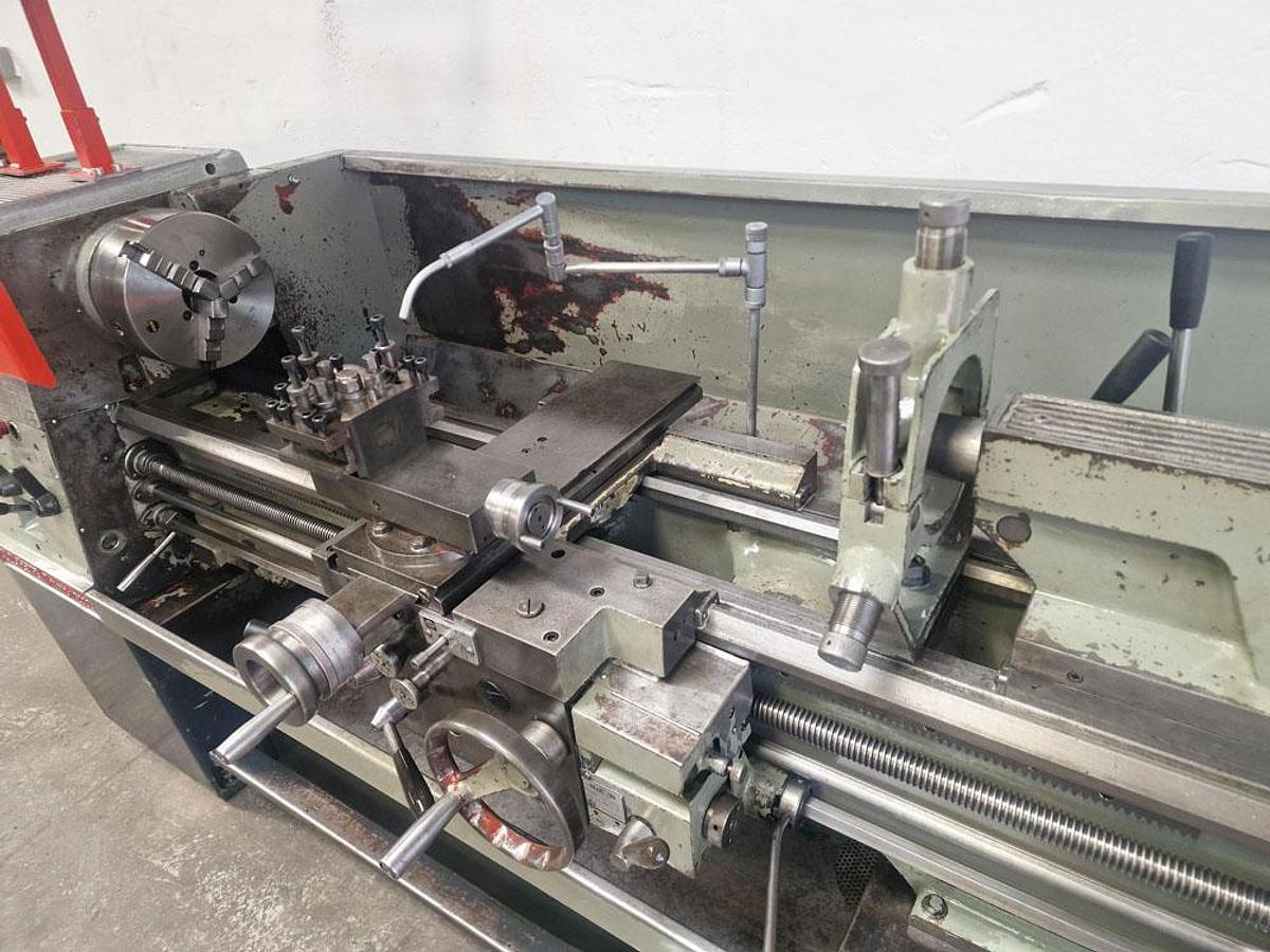 Used COLCHESTER TRIUMPH 2000 15" x 50" STRAIGHT BED CENTRE LATHE