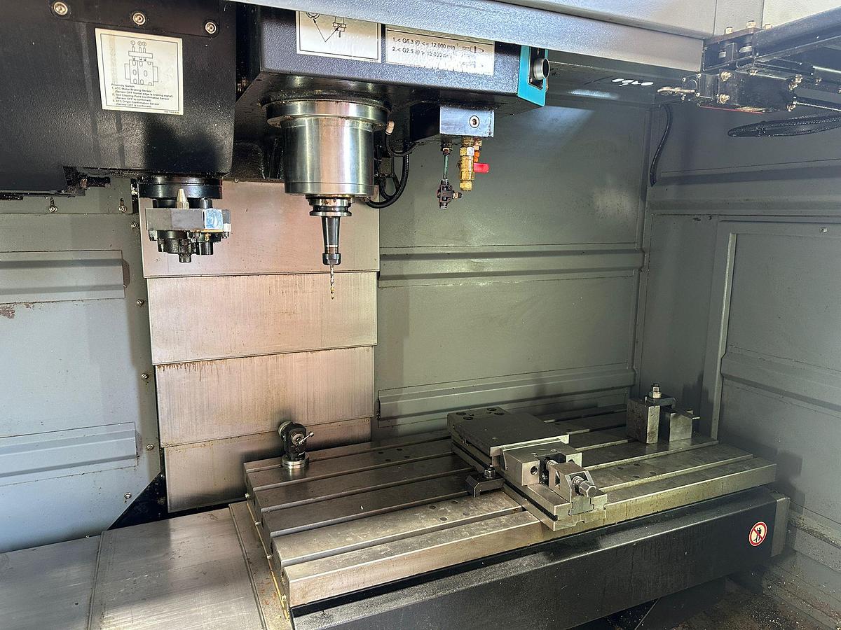 Used 2014 HURCO VM20i VERTICAL MACHINING CENTRE