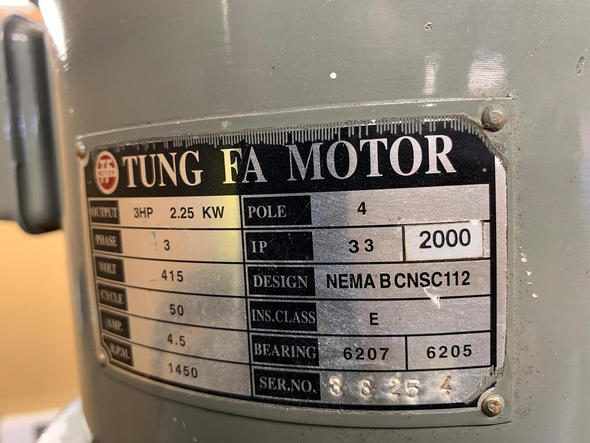 Used 2000 XYZ PRO 2000 CNC TURRET MILL