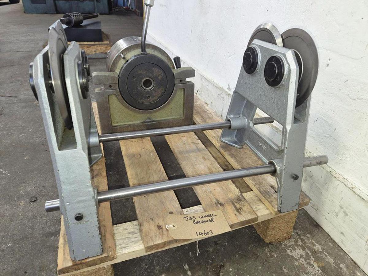 Used JONES & SHIPMAN WHEEL BALANCER Model 2100 - 001 Disc Type