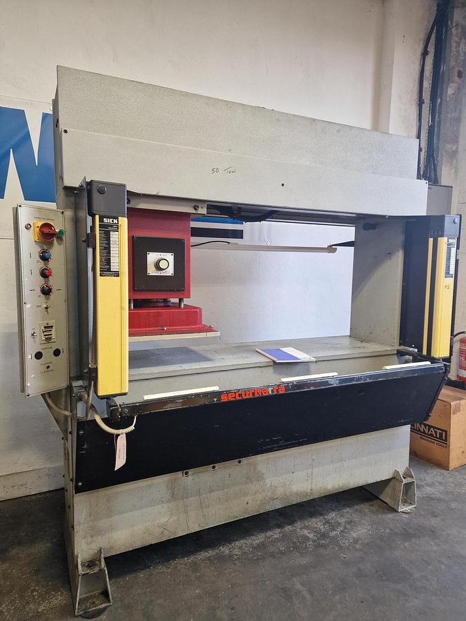 Used ARES FUTURE K5 CE TRAVELLING HEAD DIE CUTTING PRESS