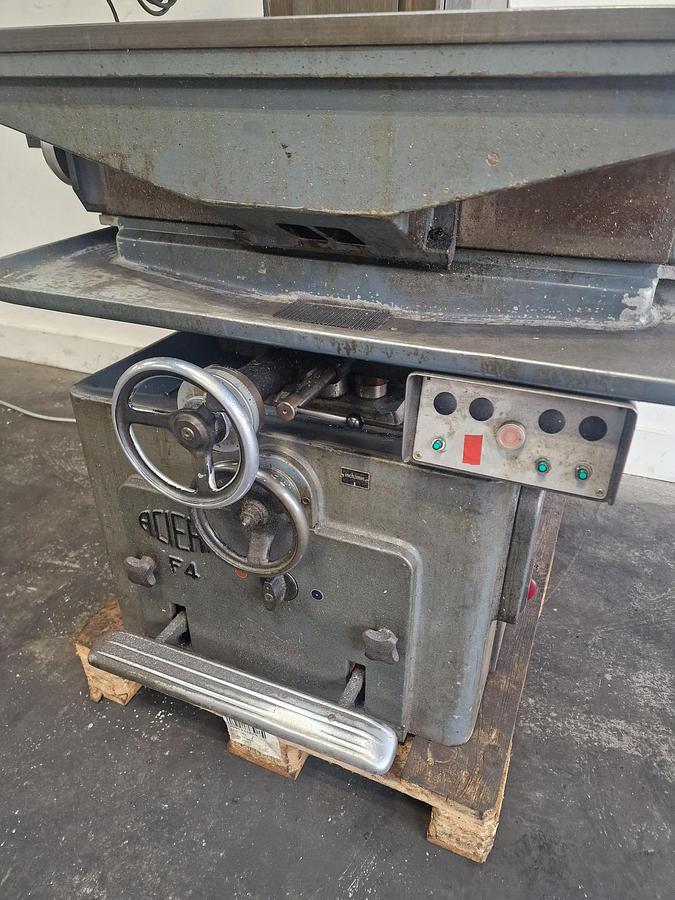 Used ACIERA F4 UNIVERSAL TOOLROOM MILL