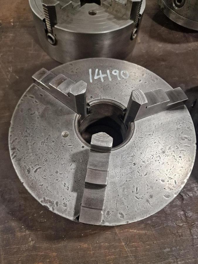 Used UNKNOWN 270mm 3 JAW CHUCK