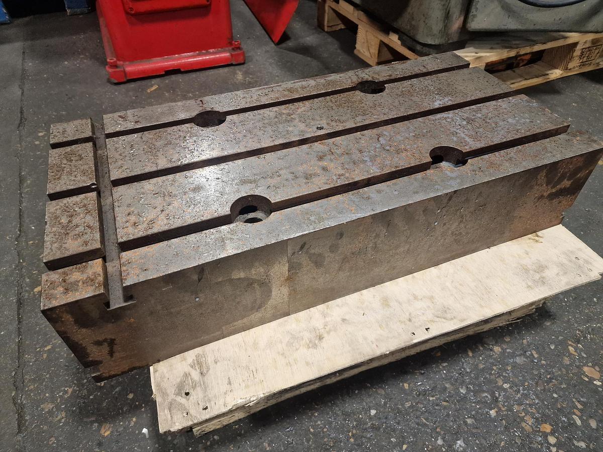 Used UNKNOWN CAST IRON T SLOTTED SUB TABLE