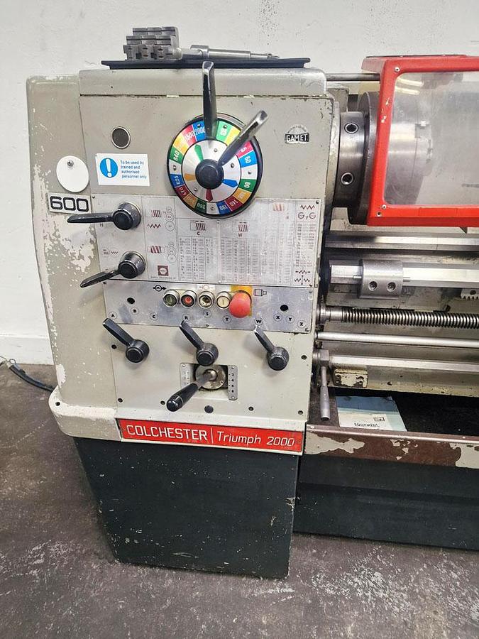 Used COLCHESTER TRIUMPH 2000 15" x 30" GAP BED CENTRE LATHE