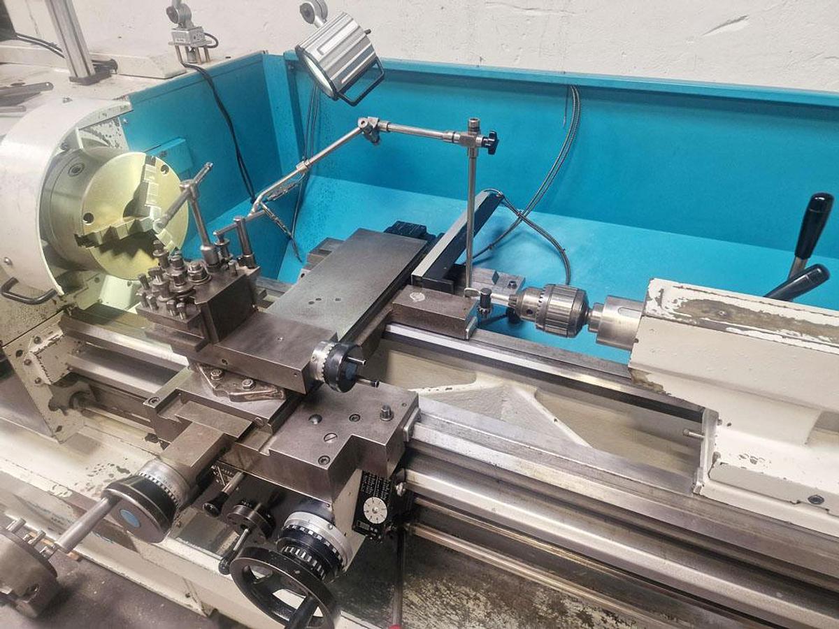 Used 2008 COLCHESTER TRIUMPH VS2500 15" x 50" GAP BED CENTRE LATHE