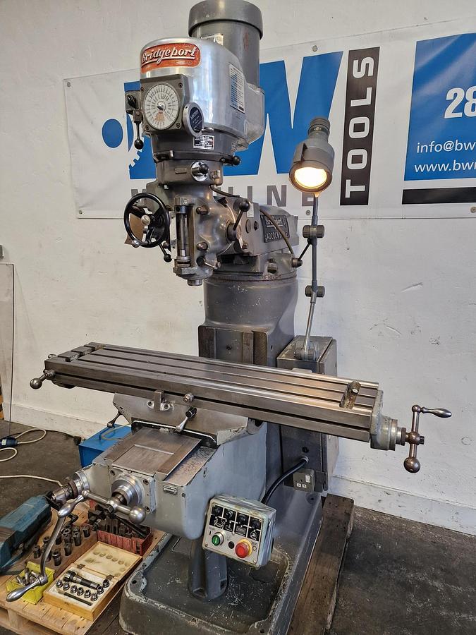 Used BRIDGEPORT SERIES 1 BR2J2 TURRET MILL