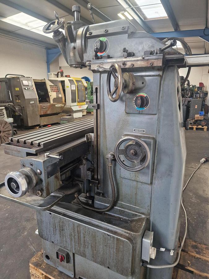 Used ACIERA F4 UNIVERSAL TOOLROOM MILL