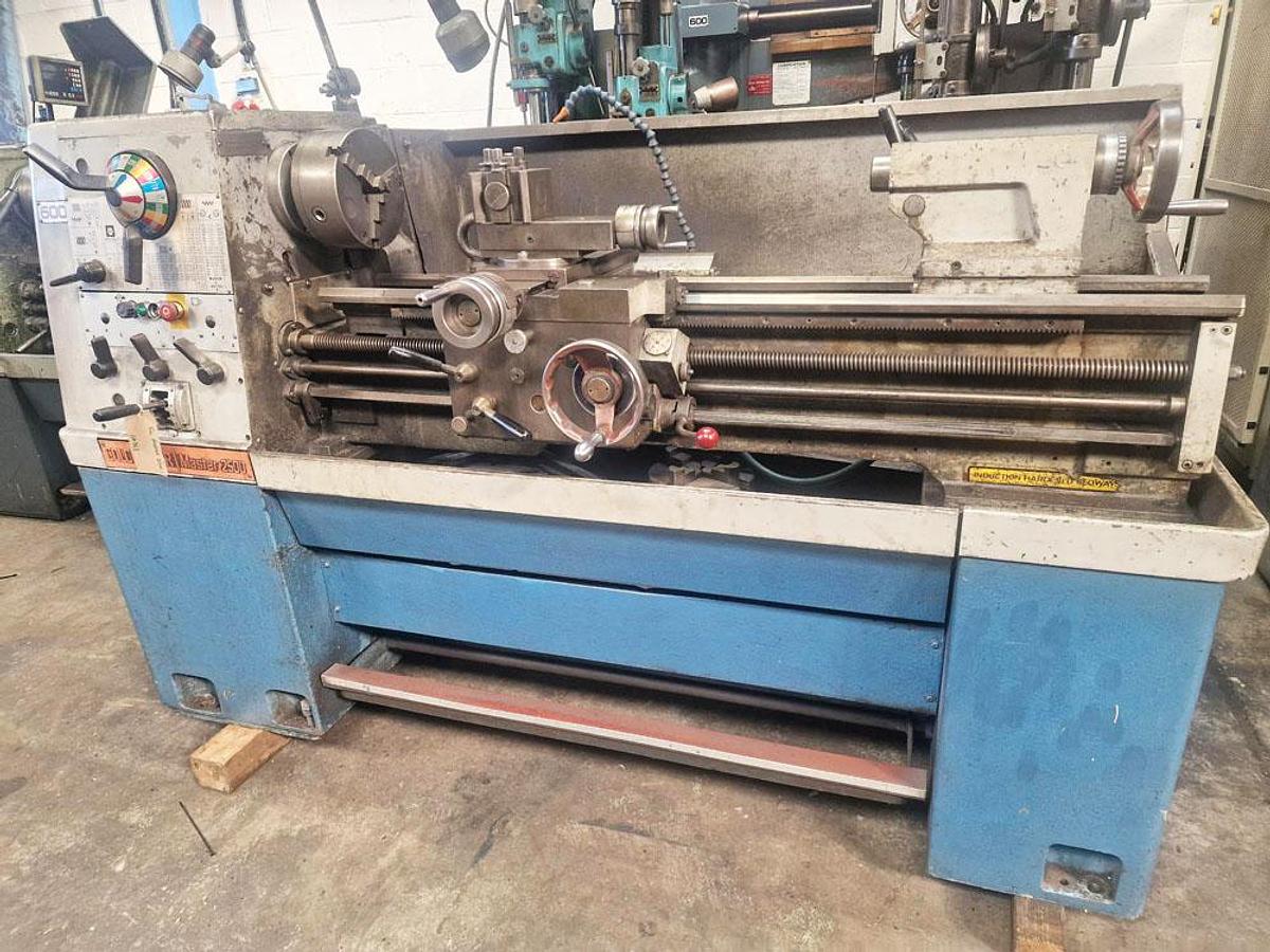 Used COLCHESTER MASTER 2500 13" x 40" GAP BED CENTRE LATHE