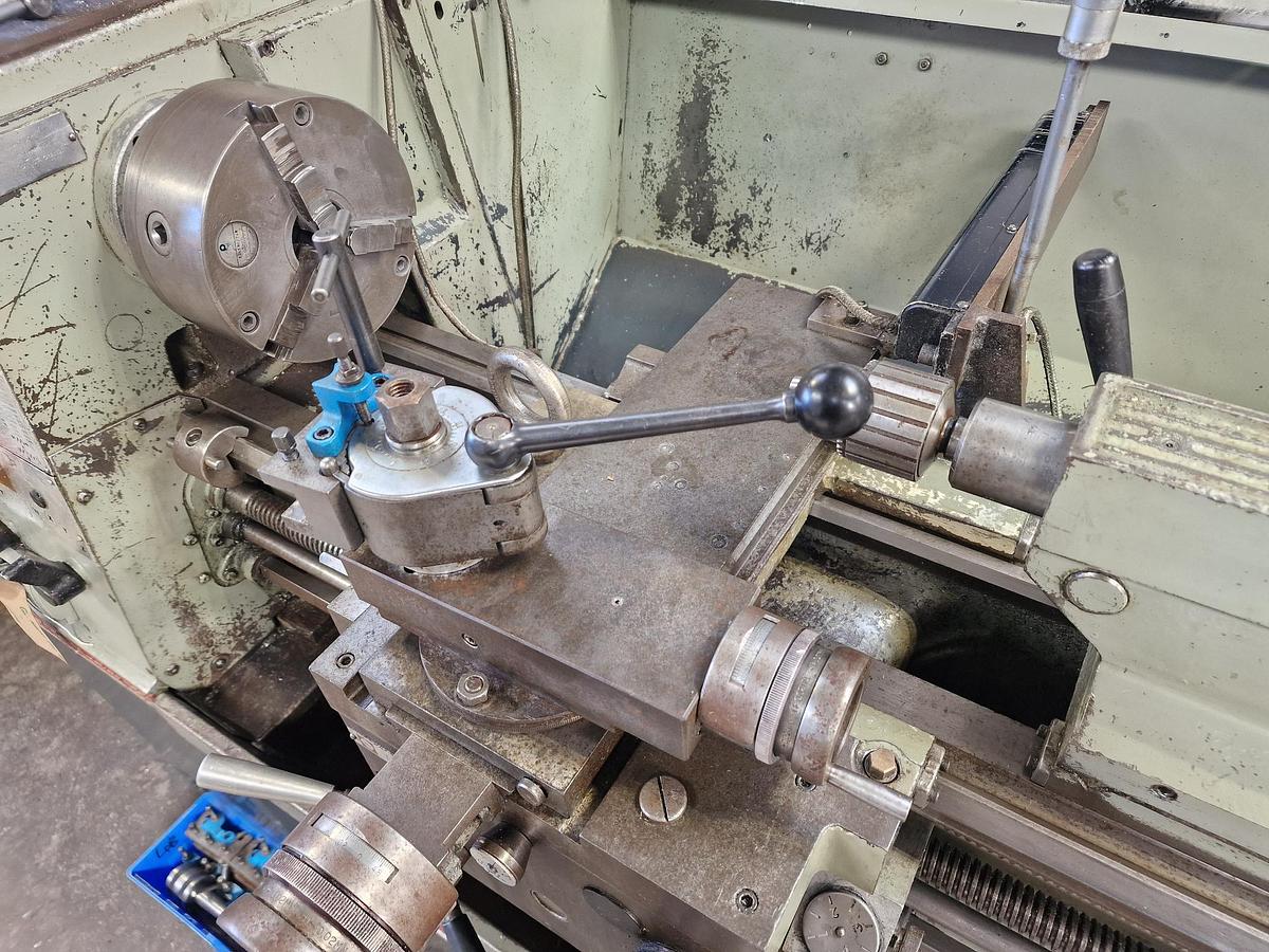 Used COLCHESTER MASTER 2500 13" x 25" GAP BED CENTRE LATHE