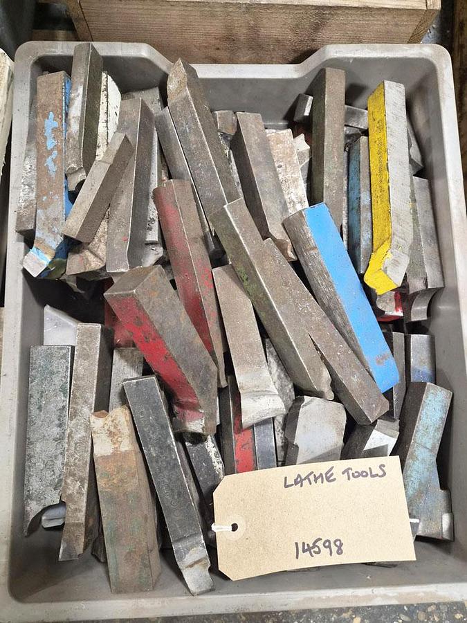 Used UNKNOWN LATHE TOOLS