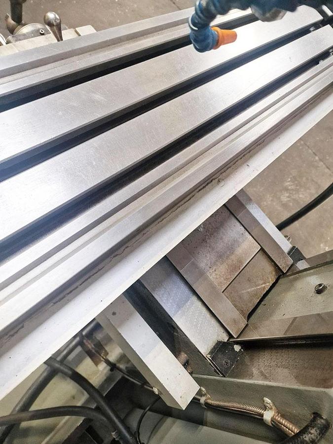 Used BRIDGEPORT SERIES 1 BR2J2 TURRET MILL