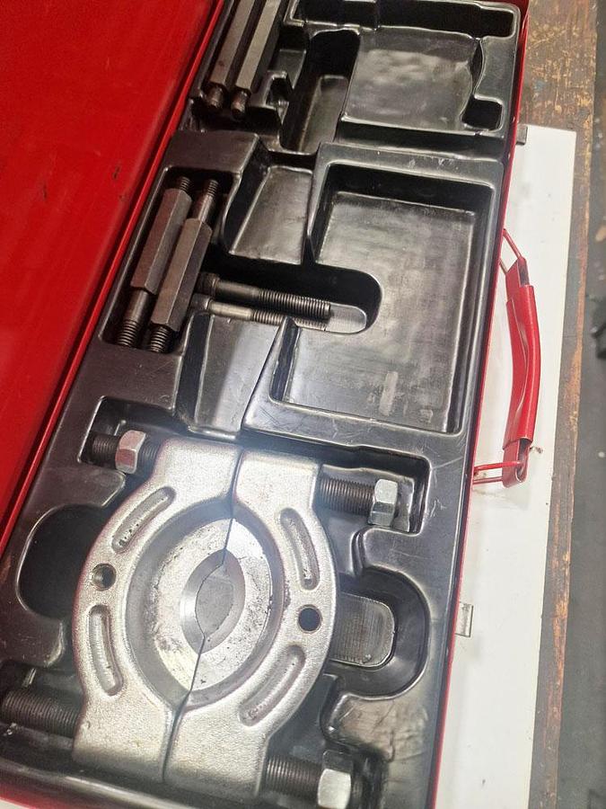Used CLARKE BEARING PULLER KITS