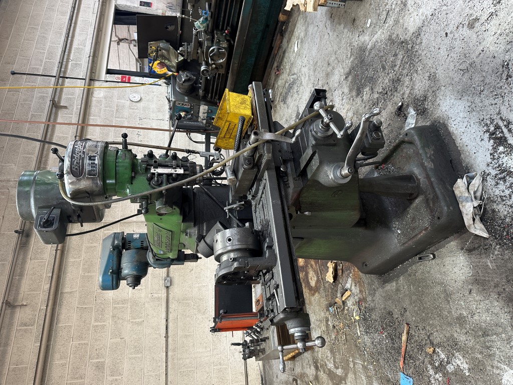 Used BRIDGEPORT BRJ TURRET MILL
