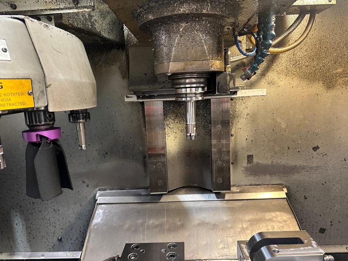 Used BRIDGEPORT VMC 600 VERTICAL MACHINING CENTRE