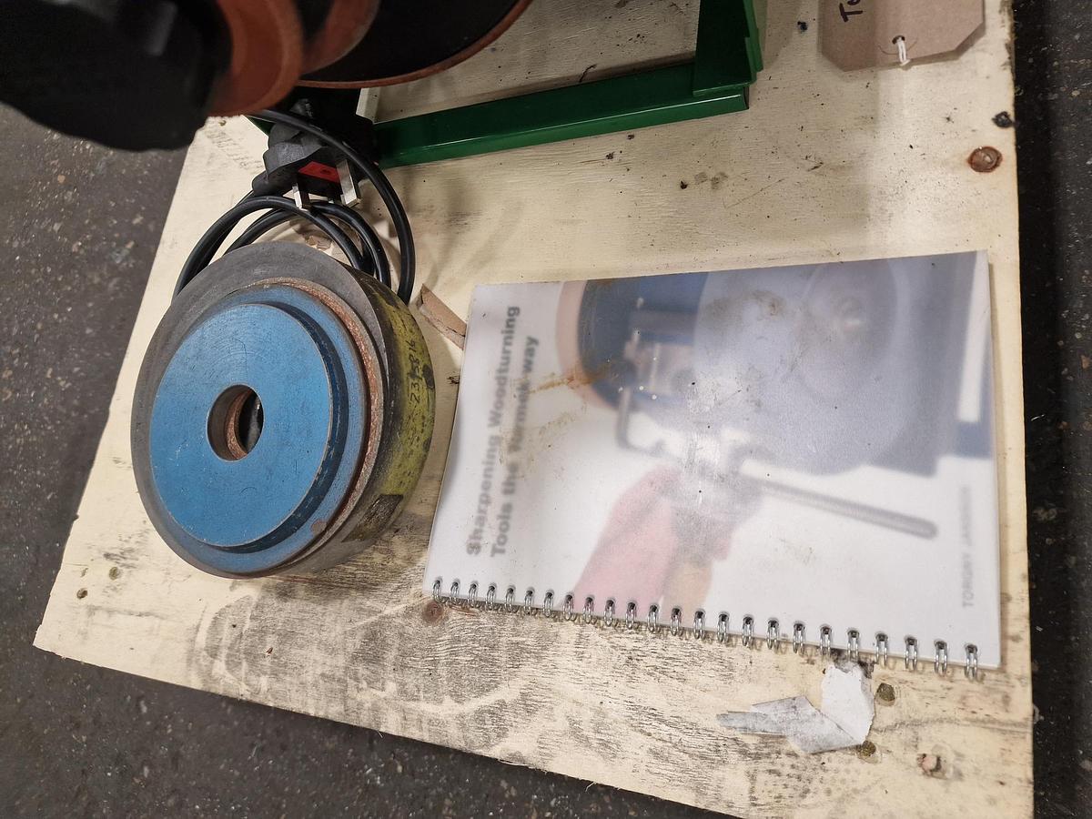 Used TORMEK Description TORMEK 2000 WATER COOLED SHARPENING MACHINE 240 Volts.