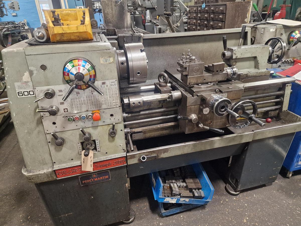 Used COLCHESTER TRIUMPH 2000 15" x 30" GAP BED CENTRE LATHE