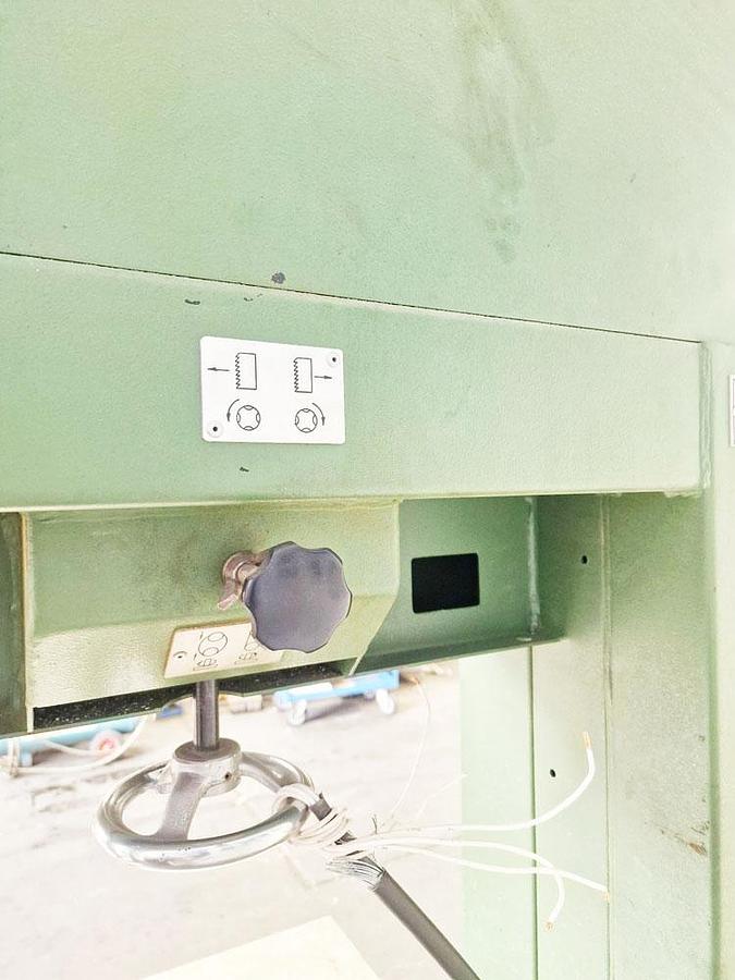Used WADKIN C7 VERTICAL BANDSAW