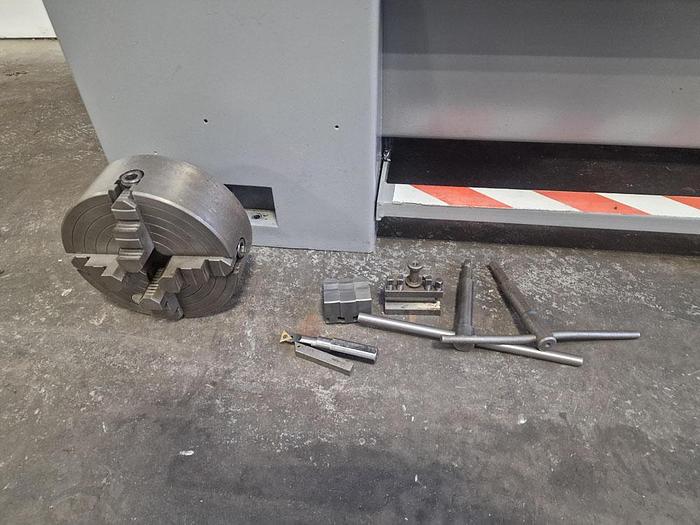 Used HARRISON M300 13" x 25" GAP BED CENTRE LATHE