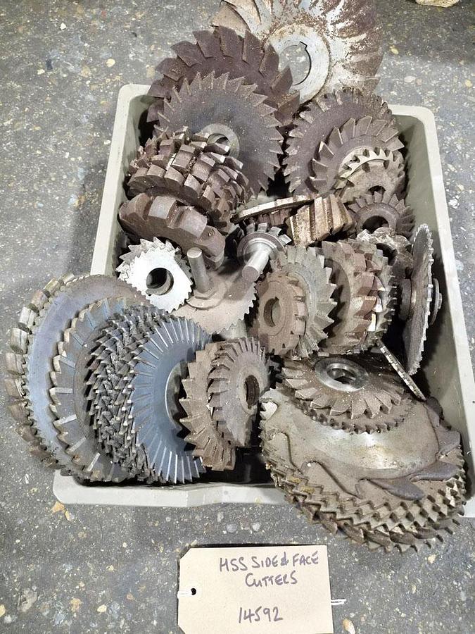 Used UNKNOWN HSS SIDE & FACE MILLING CUTTERS