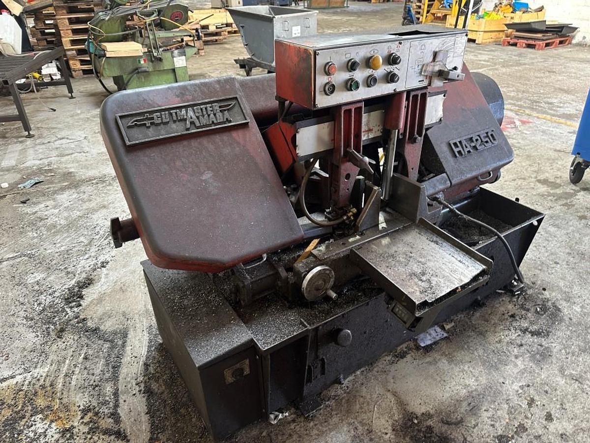 Used AMADA HA250 AUTOMATIC HORIZONTAL BANDSAW