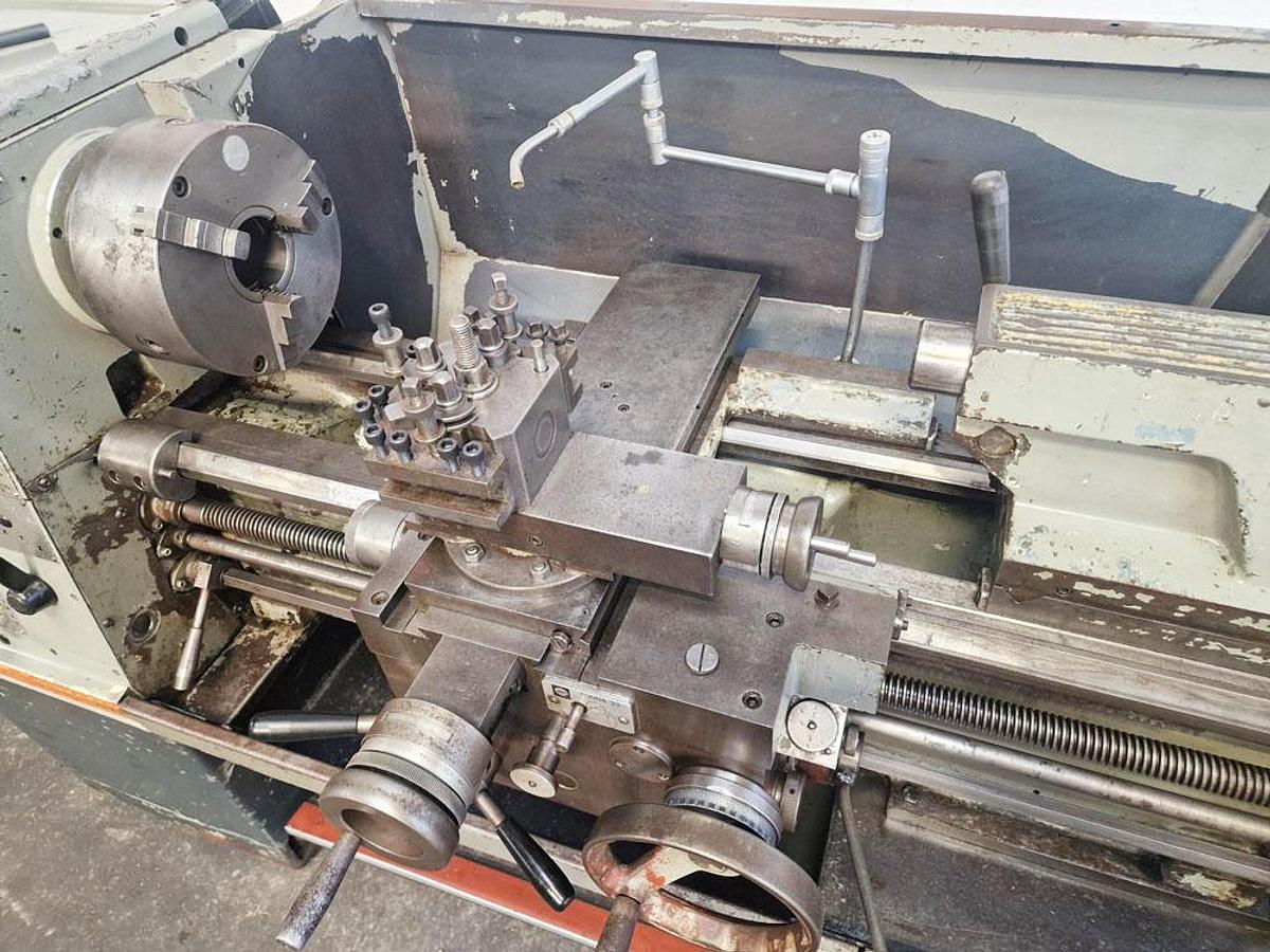 Used COLCHESTER TRIUMPH 2000 15" x 30" STRAIGHT BED CENTRE LATHE