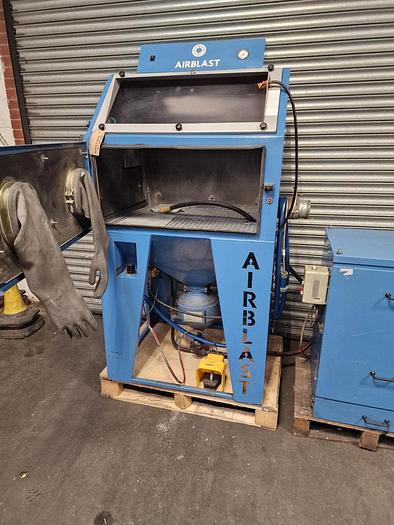 Used AIRMASTER  SHOT BLASTER & EXTRACTOR