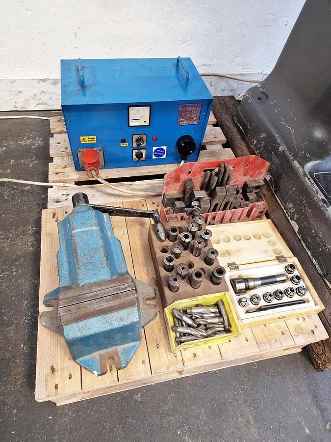 Used BRIDGEPORT SERIES 1 BR2J2 TURRET MILL