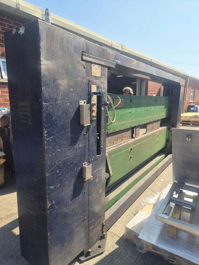 Used KEETONA HYDROFORM 3mm x 2500mm HYDRAULIC FOLDING MACHINE