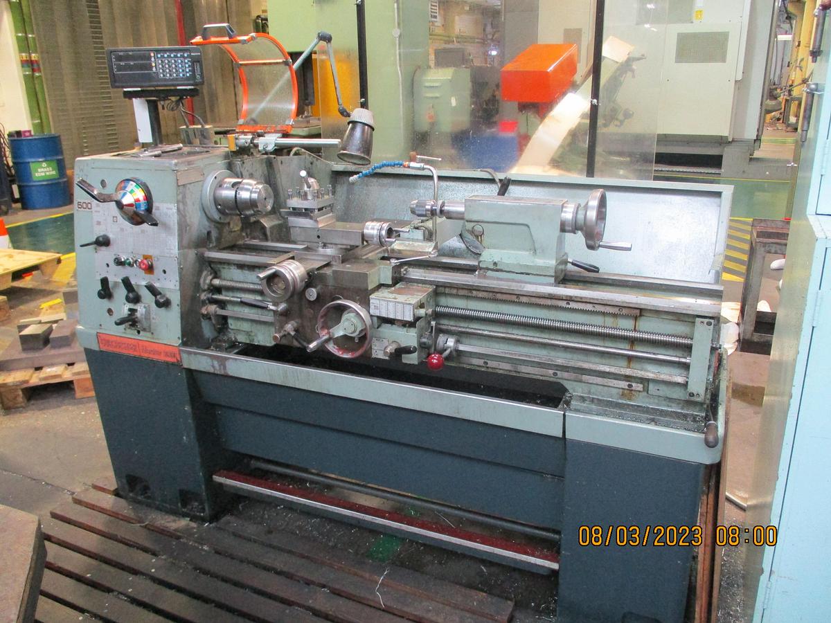 Used COLCHESTER MASTER 2500 13" x 40" GAP BED CENTRE LATHE