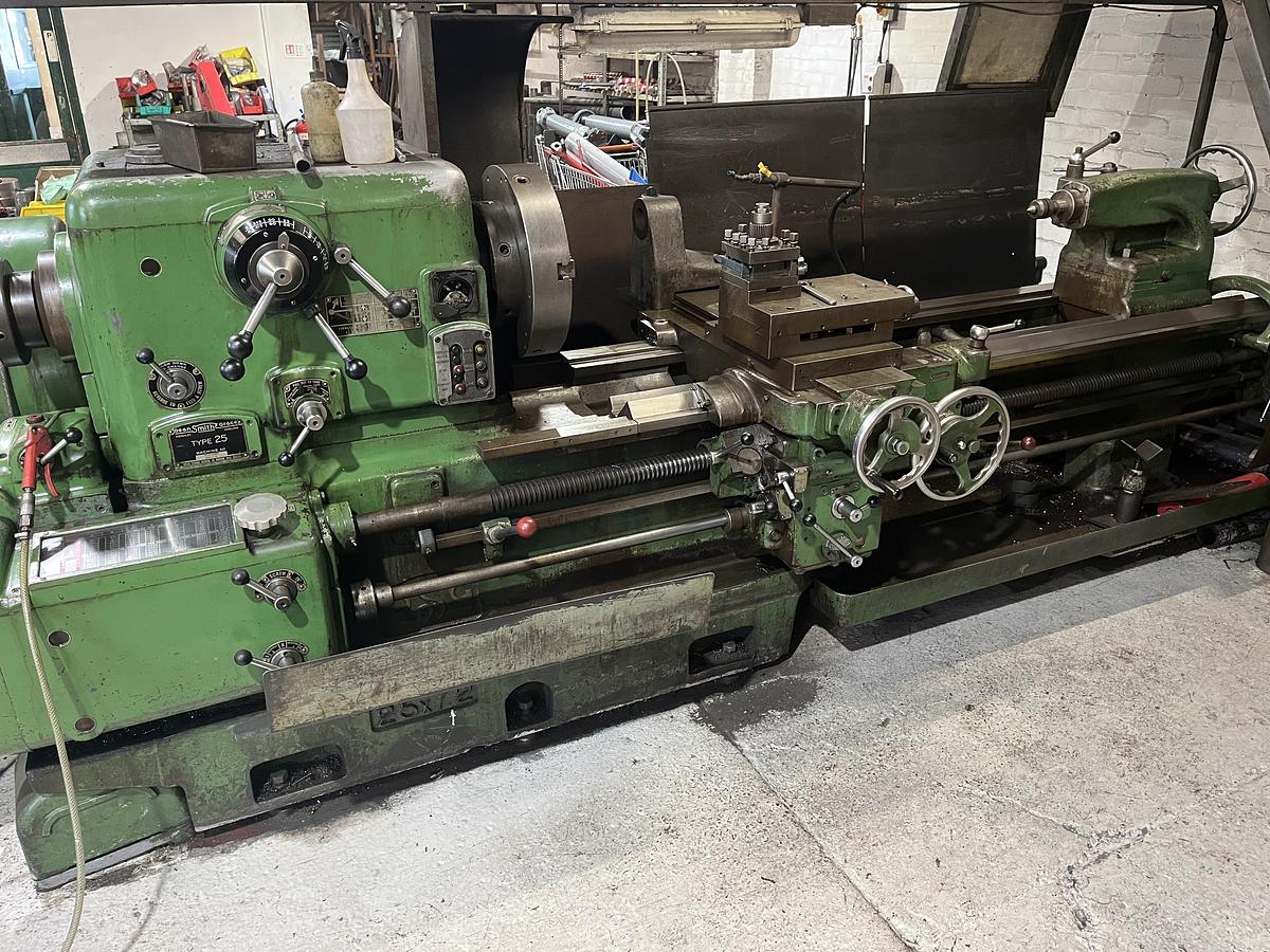 Used DEAN, SMITH & GRACE TYPE 25 CENTRE LATHE