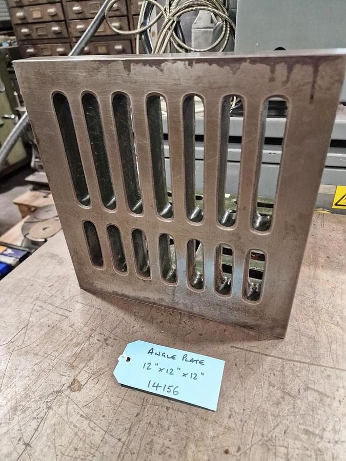 Used UNKNOWN CAST IRON HEAVY DUTY ANGLE PLATE