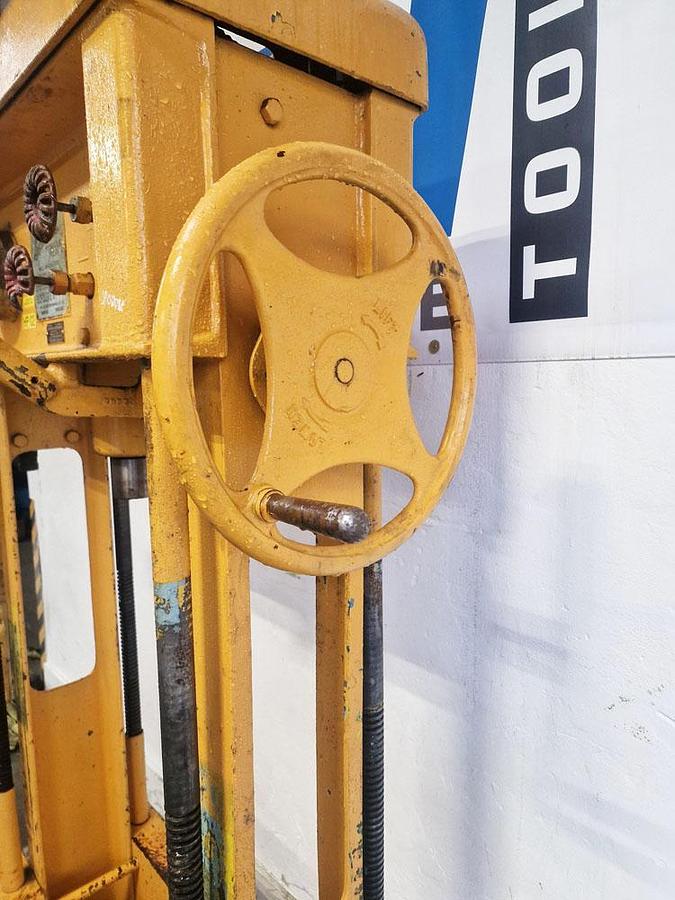 Used LAYCOCK 60 TON HYDRAULIC GARAGE PRESS