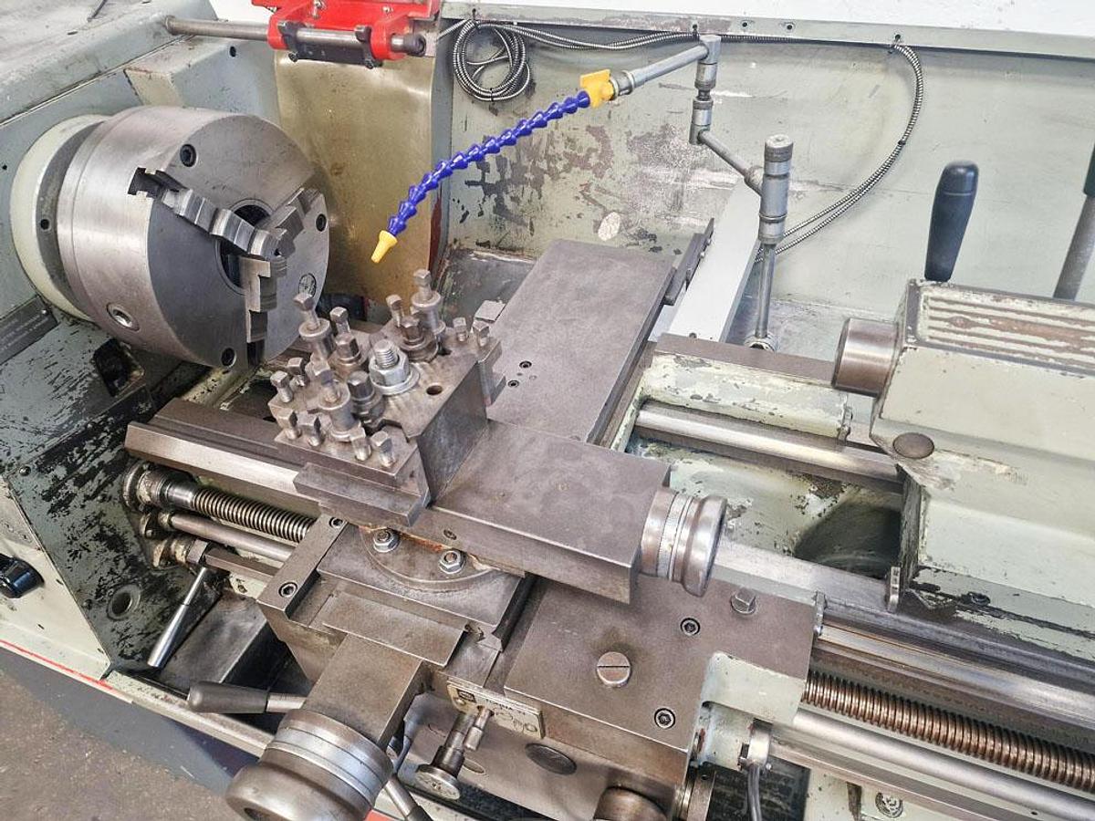 Used COLCHESTER TRIUMPH 2000 15" x 30" GAP BED CENTRE LATHE