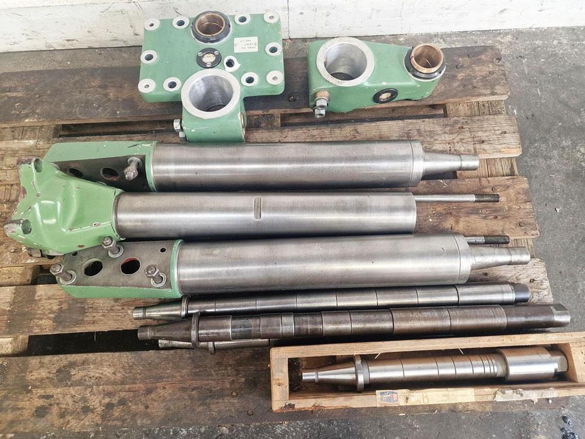 Used HURON MU6 RAM TYPE UNIVERSAL MILLING MACHINE