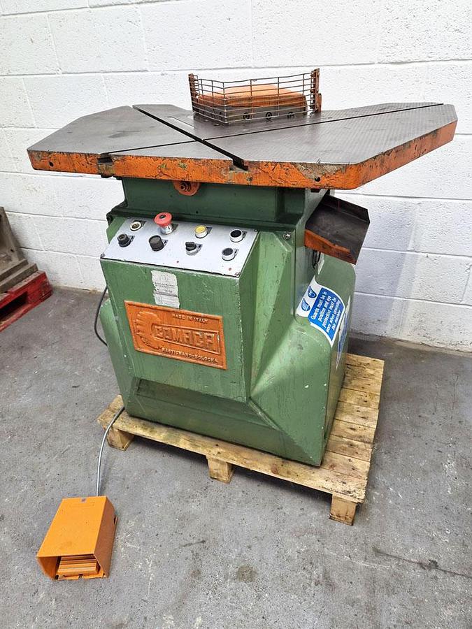 Used COMACA 6" x 6" x 1/8" CORNER NOTCHER