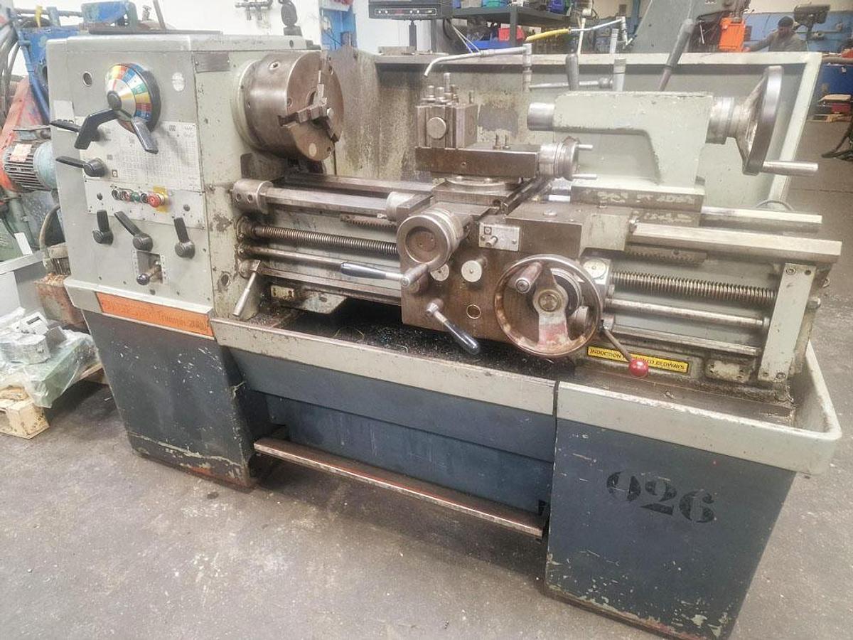 Used COLCHESTER TRIUMPH 2000 15" x 30" STRAIGHT BED CENTRE LATHE