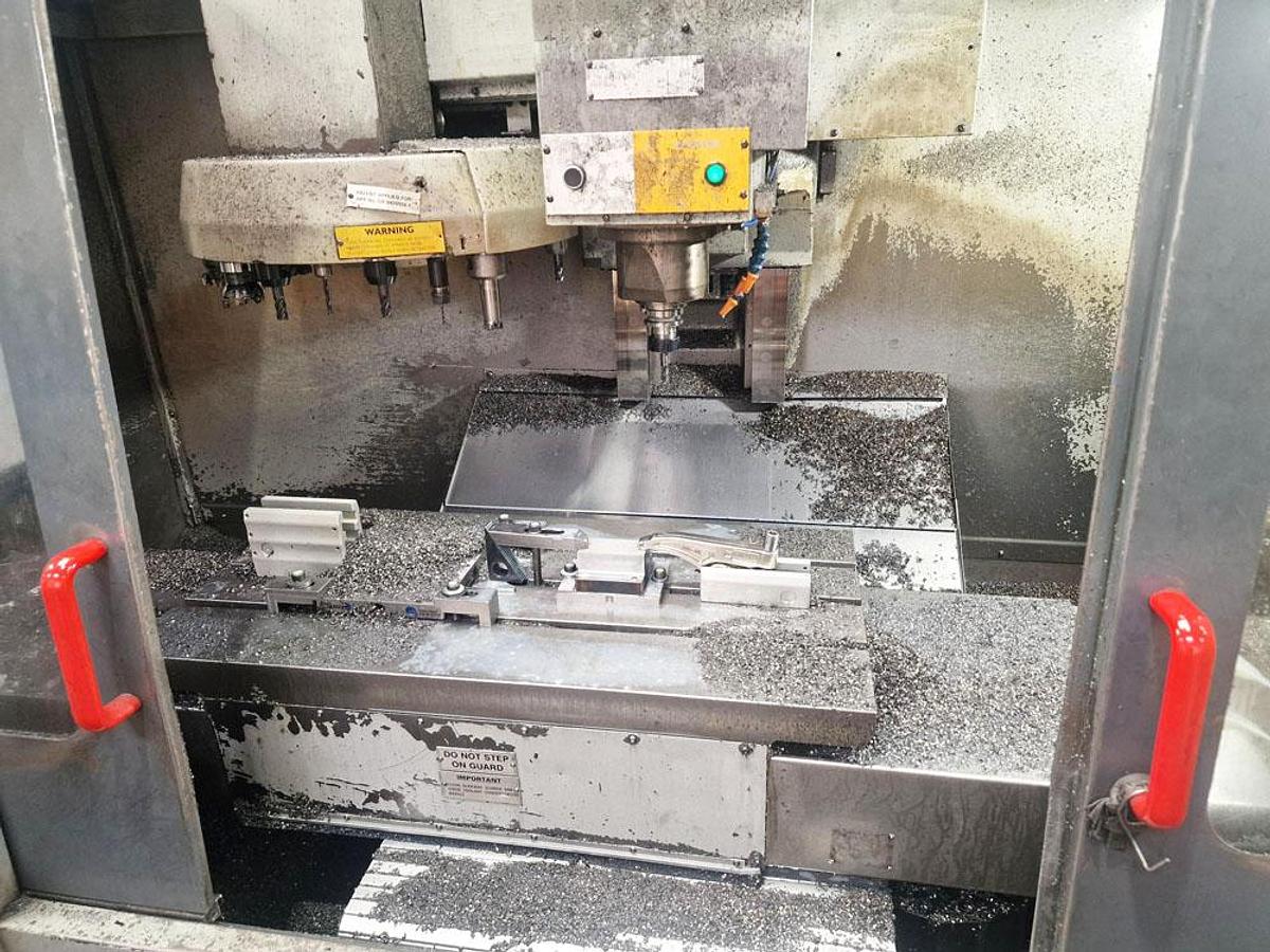 Used BRIDGEPORT VMC 800 VERTICAL MACHINING CENTRE